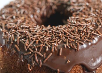 Bolo de Chocolate com Calda de Brigadeiro
