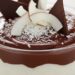 Doce gelado de coco com chocolate
